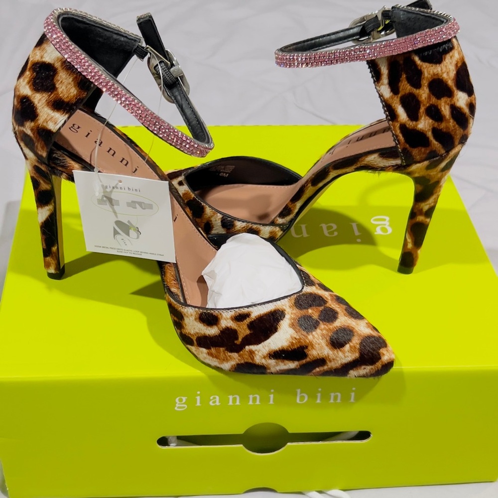 Gianni Bini Leopard Print Heels with Black Details - Picture 7 of 10